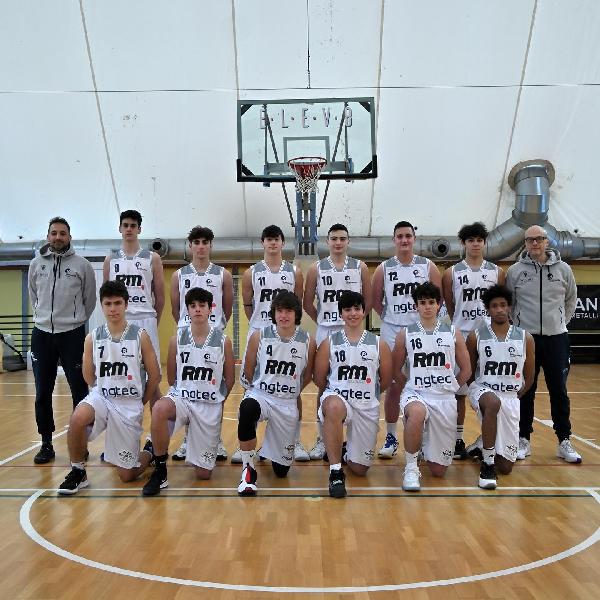 https://www.basketmarche.it/immagini_articoli/18-06-2021/eccellenza-bramante-pesaro-vince-derby-basket-giovane-600.jpg