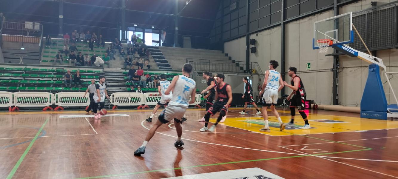 https://www.basketmarche.it/immagini_articoli/18-10-2026/atomika-spoleto-supera-volata-cannara-basket-600.jpg