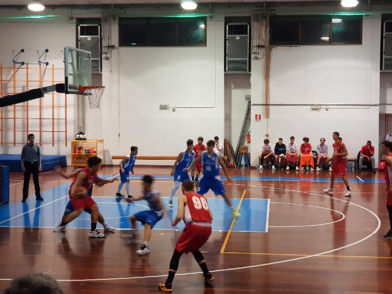 https://www.basketmarche.it/immagini_articoli/19-03-2022/eccellenza-recupero-pallacanestro-senigallia-passa-campo-wispone-teams-600.jpg