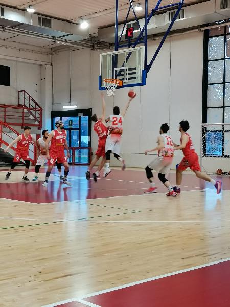 https://www.basketmarche.it/immagini_articoli/19-03-2023/cannara-basket-domina-sfida-orvieto-basket-continua-correre-600.jpg