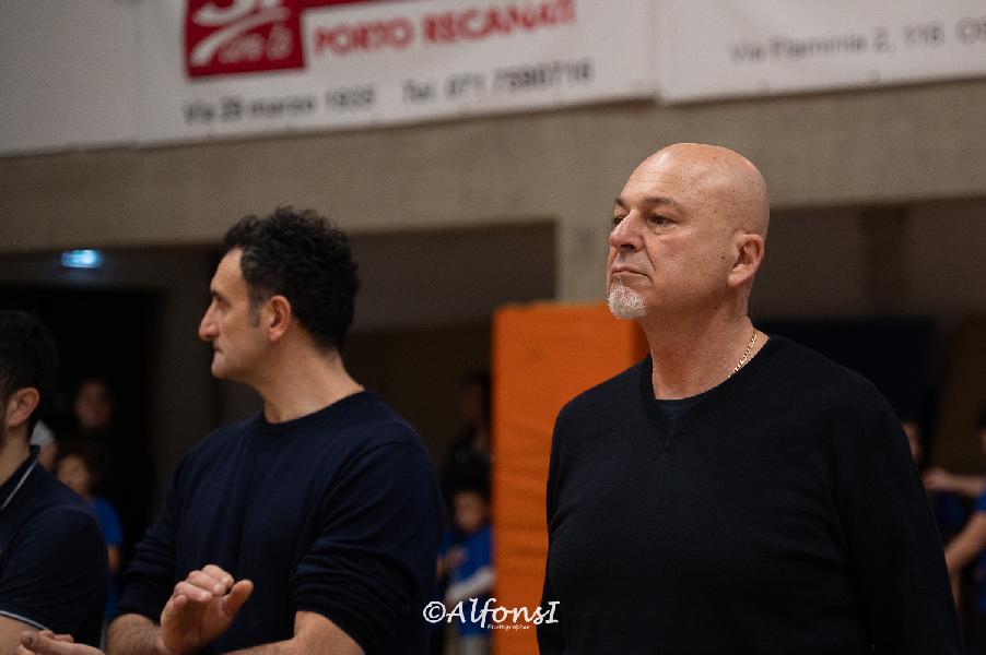 https://www.basketmarche.it/immagini_articoli/19-03-2025/attila-porto-recanati-coach-coen-dovessimo-riuscire-impresa-espugnare-roma-potremmo-pensare-posto-600.jpg