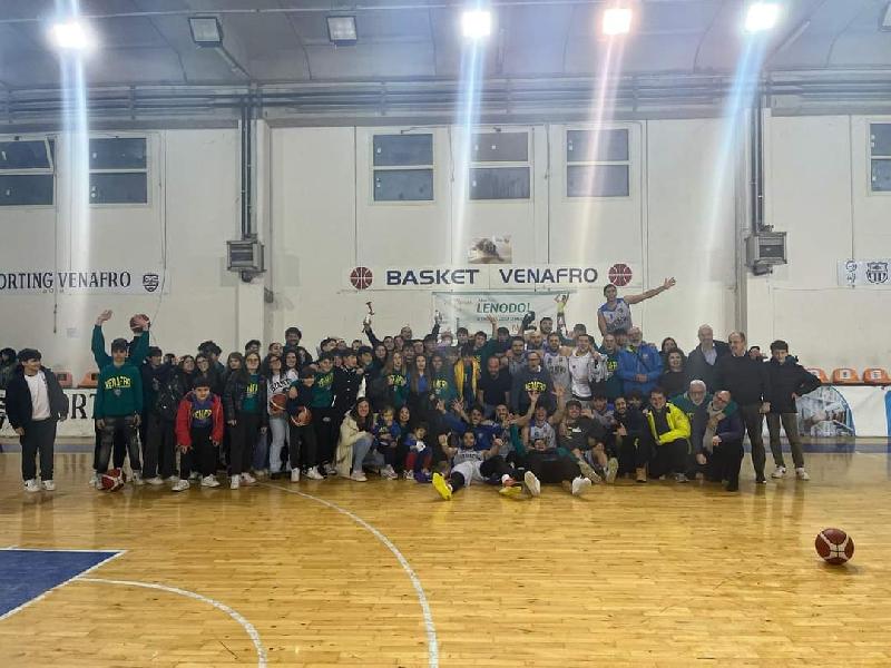 https://www.basketmarche.it/immagini_articoli/19-04-2023/playoff-venafro-vince-anche-gara-vola-finale-battuta-nova-farnese-campli-600.jpg