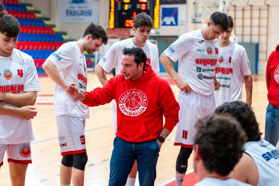 https://www.basketmarche.it/immagini_articoli/19-04-2025/pall-senigallia-coach-petitto-nonostante-sconfitta-siamo-comunque-felici-obiettivo-stagionale-raggiunto-600.jpg