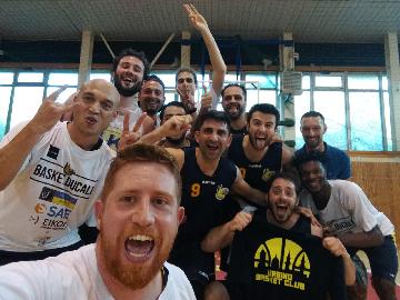 https://www.basketmarche.it/immagini_articoli/19-05-2018/promozione-coppa-marche-gara-3-i-cerontiducali-urbino-espugnano-cagli-e-vincono-la-coppa-270.jpg