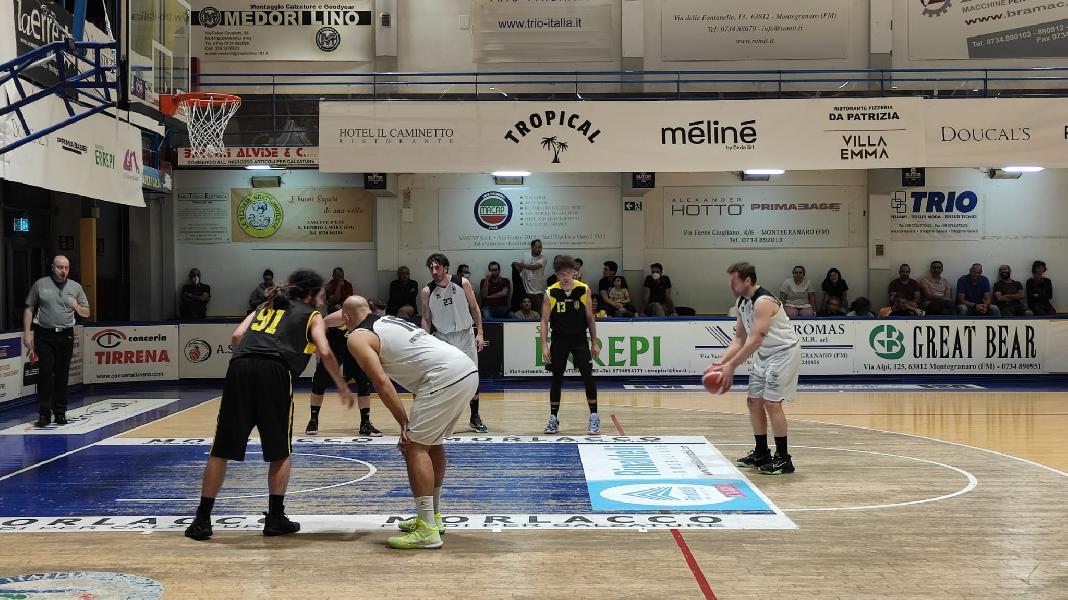 https://www.basketmarche.it/immagini_articoli/19-05-2022/playoff-buona-prima-milwaukee-becks-montegranaro-camerino-600.jpg