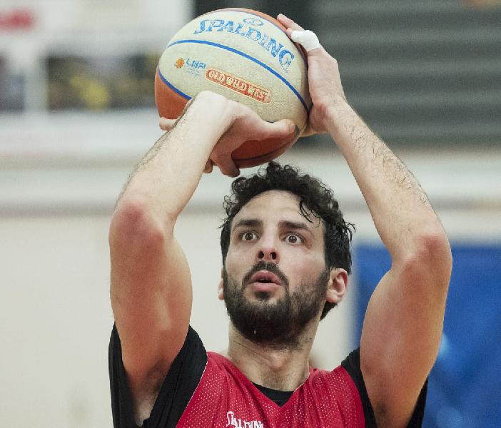 https://www.basketmarche.it/immagini_articoli/19-07-2024/rumors-pallacanestro-recanati-prova-lungo-stefano-spizzichini-600.jpg