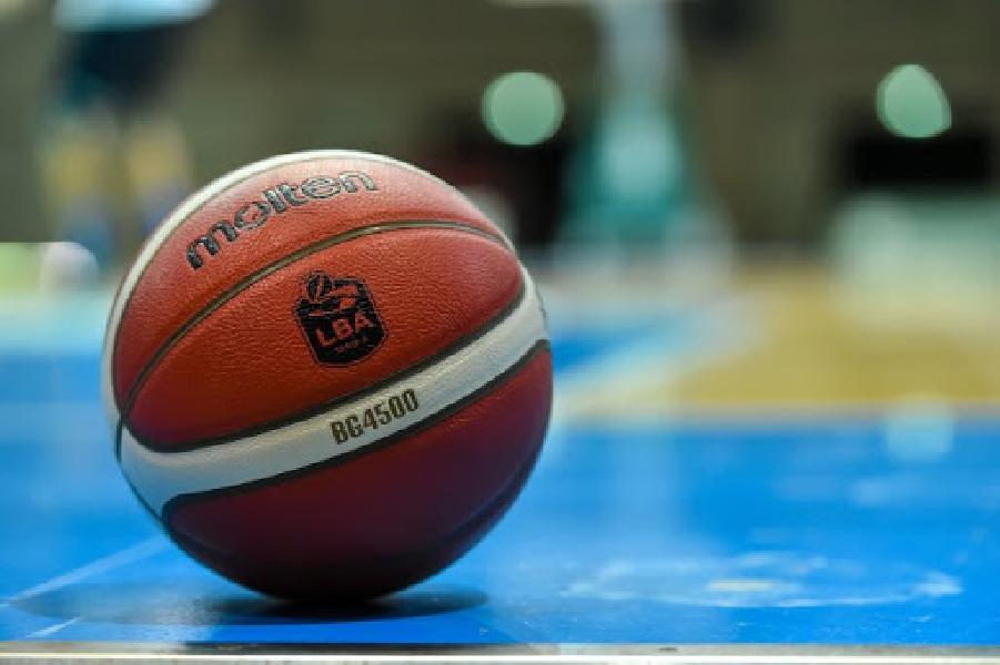 https://www.basketmarche.it/immagini_articoli/19-09-2023/serie-squadre-campo-impegni-internazionali-dinamo-sassari-derthona-basket-600.jpg