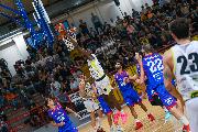 https://www.basketmarche.it/immagini_articoli/19-10-2026/basket-terni-conquista-punti-wispone-taurus-jesi-120.jpg