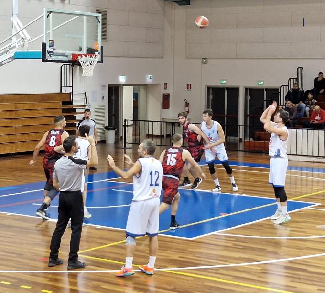https://www.basketmarche.it/immagini_articoli/19-11-2023/pallacanestro-titano-marino-ritorna-vittoria-perugia-basket-600.jpg