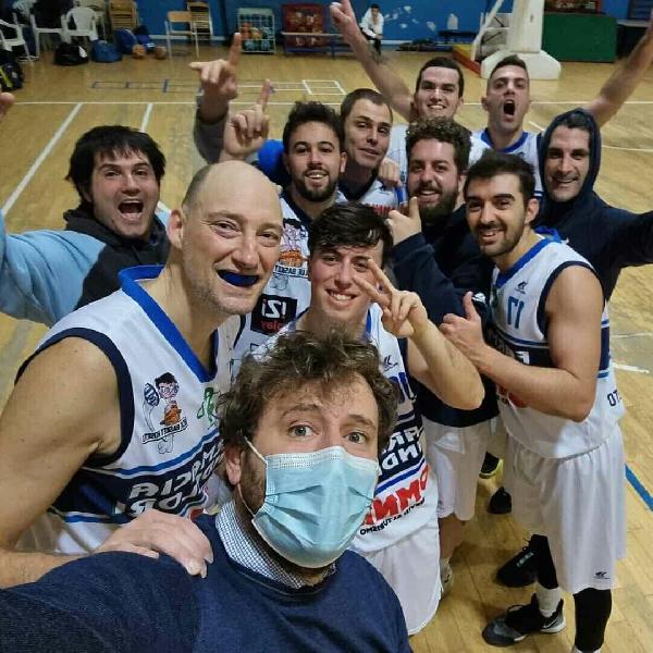 https://www.basketmarche.it/immagini_articoli/19-12-2021/blue-basket-roseto-mantiene-vetta-superando-nereto-basket-academy-600.jpg