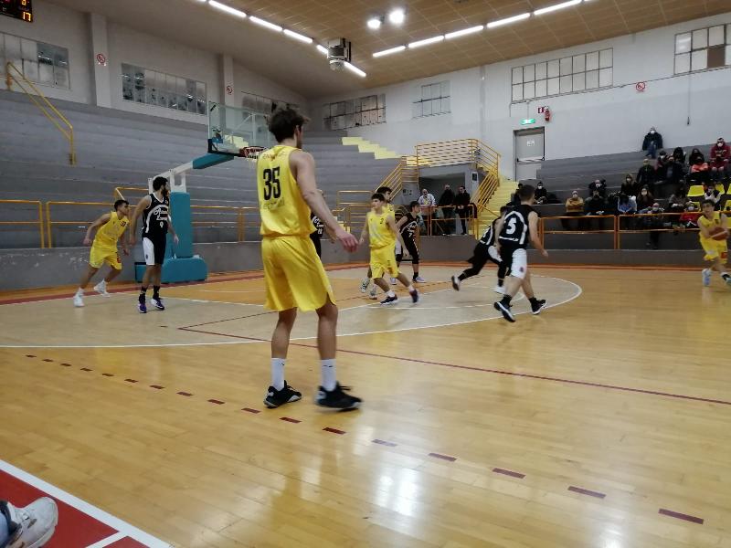 https://www.basketmarche.it/immagini_articoli/19-12-2021/pallacanestro-recanati-vince-scontro-diretto-ascoli-basket-600.jpg