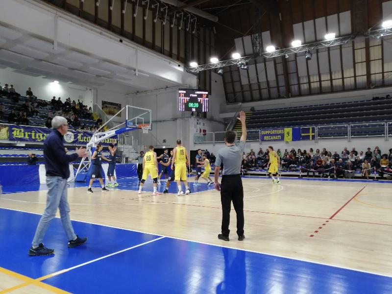 https://www.basketmarche.it/immagini_articoli/19-12-2022/loreto-pesaro-2022-centra-vittoria-consecutiva-600.jpg
