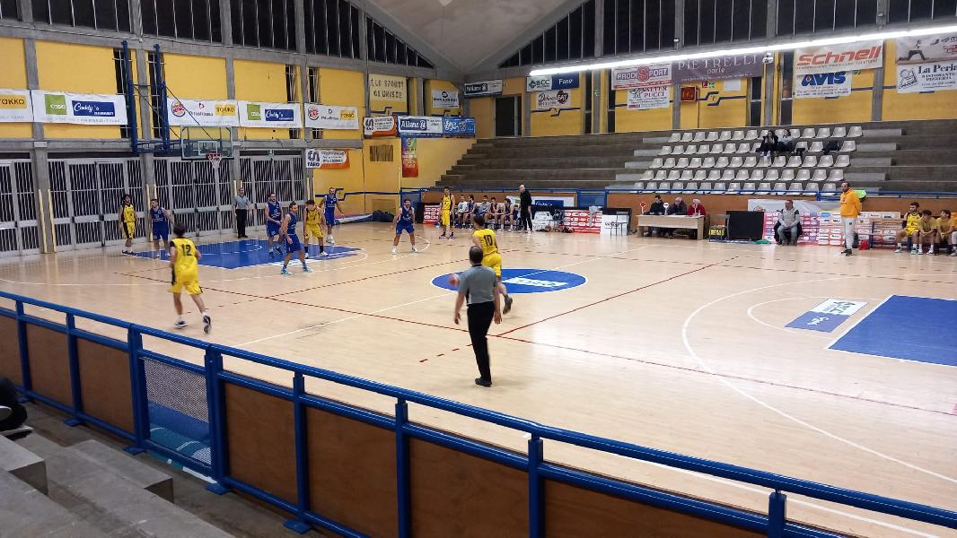https://www.basketmarche.it/immagini_articoli/20-01-2024/metauro-basket-academy-espugna-campo-basket-fanum-600.jpg