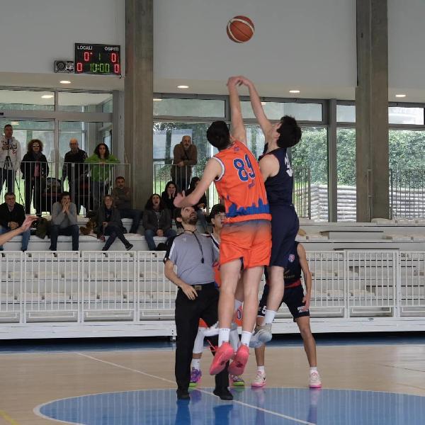 https://www.basketmarche.it/immagini_articoli/20-03-2024/eccellenza-sporting-pselpidio-firma-colpo-campo-basket-pegli-600.jpg