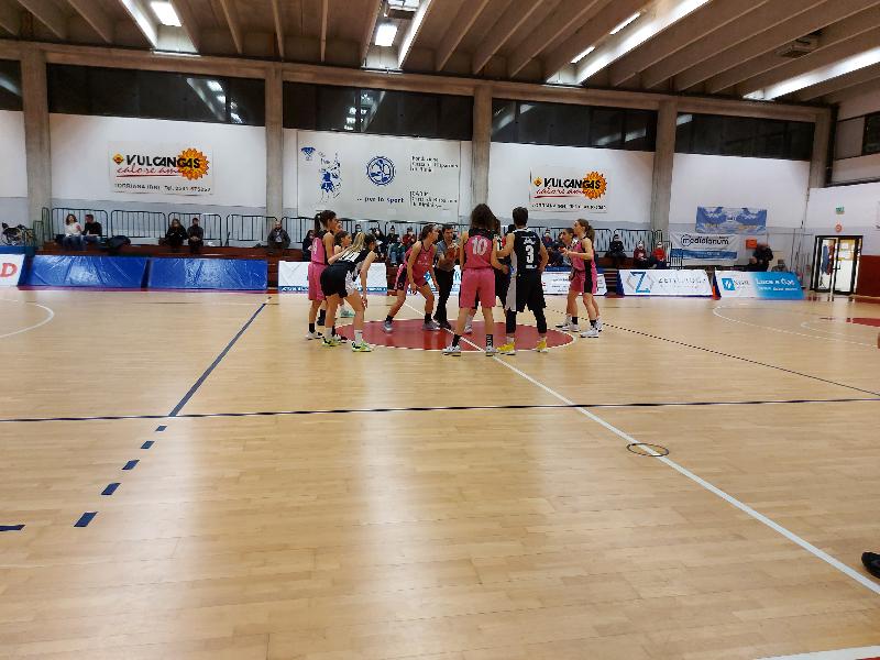 https://www.basketmarche.it/immagini_articoli/20-12-2021/basket-2000-senigallia-salva-differenza-canestri-sconfitta-subita-rimini-600.jpg