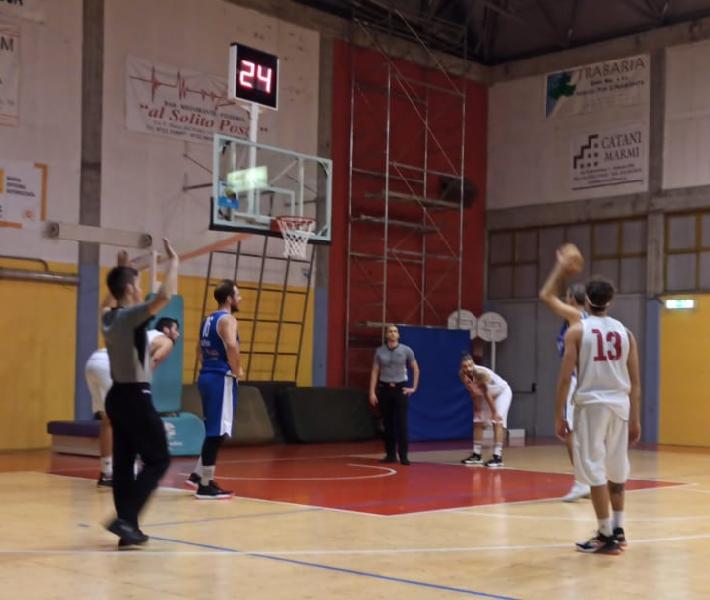 https://www.basketmarche.it/immagini_articoli/20-12-2021/corsa-titano-marino-ferma-campo-pallacanestro-urbania-600.jpg