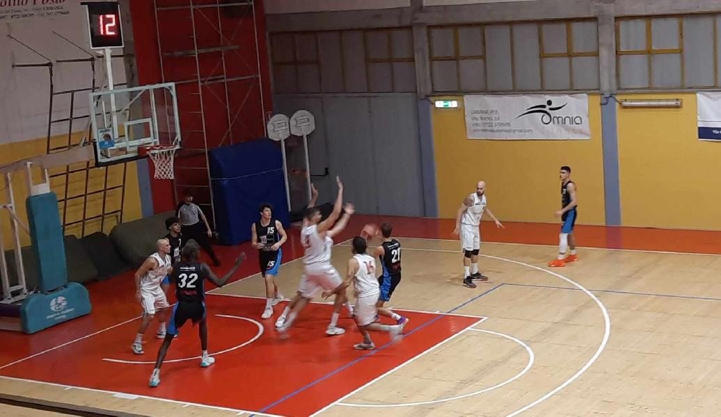 https://www.basketmarche.it/immagini_articoli/20-12-2023/convincente-vittoria-basket-giovane-pesaro-campo-pallacanestro-urbania-600.jpg