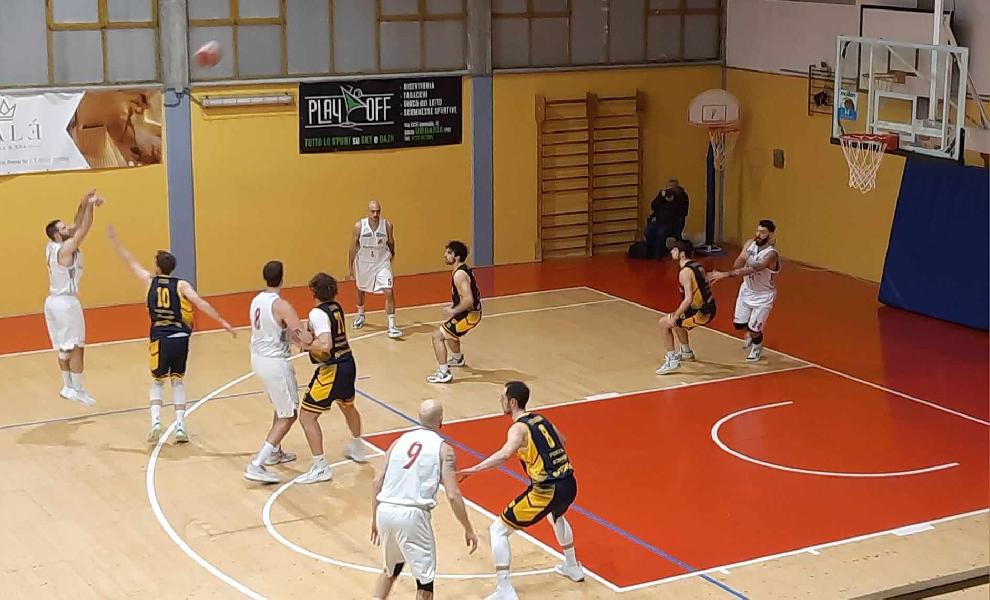 https://www.basketmarche.it/immagini_articoli/21-01-2024/sutor-montegranaro-domina-sfida-campo-pallacanestro-urbania-600.jpg
