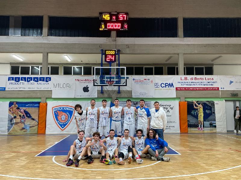 https://www.basketmarche.it/immagini_articoli/21-02-2024/spritz-camerata-picena-espugna-campo-attila-junior-porto-recanati-600.jpg