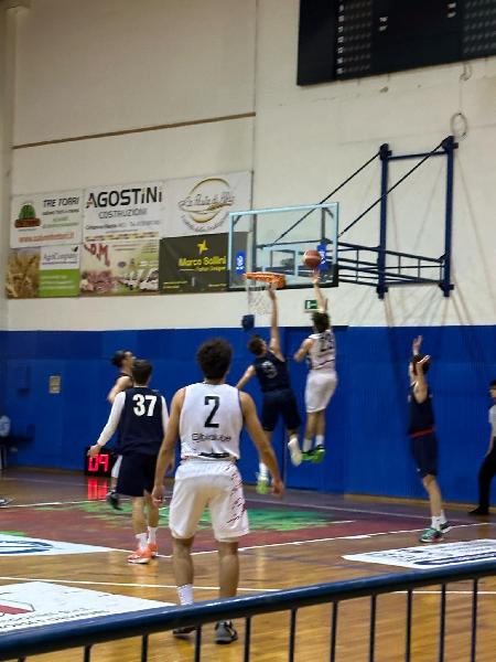 https://www.basketmarche.it/immagini_articoli/21-03-2025/88ers-civitanova-superano-autorit-sporting-porto-sant-elpidio-600.jpg
