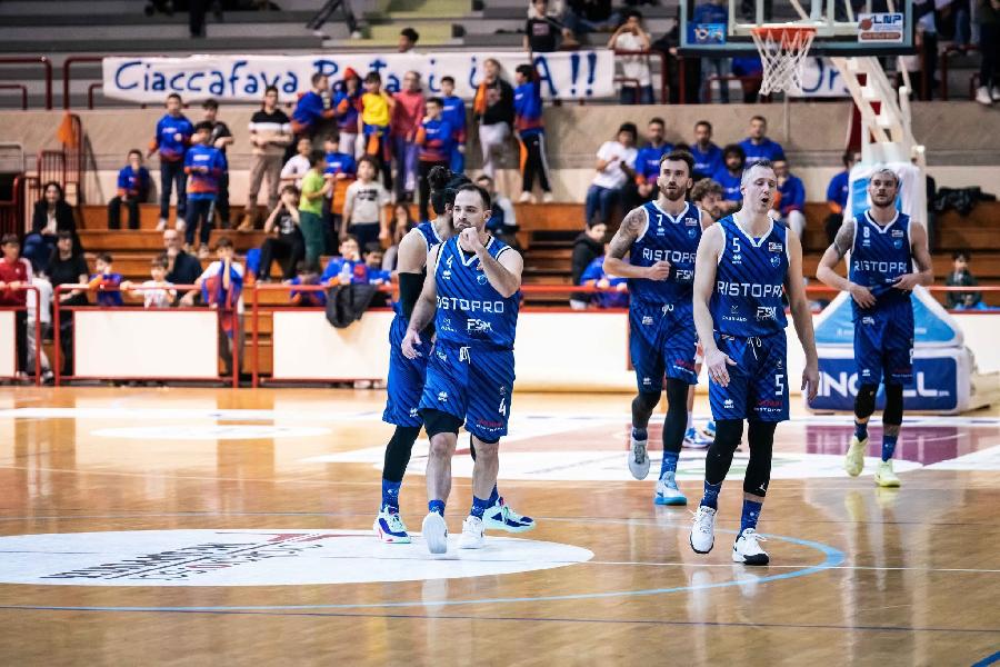 https://www.basketmarche.it/immagini_articoli/21-03-2025/janus-fabriano-riparte-sfida-power-basket-salerno-600.jpg