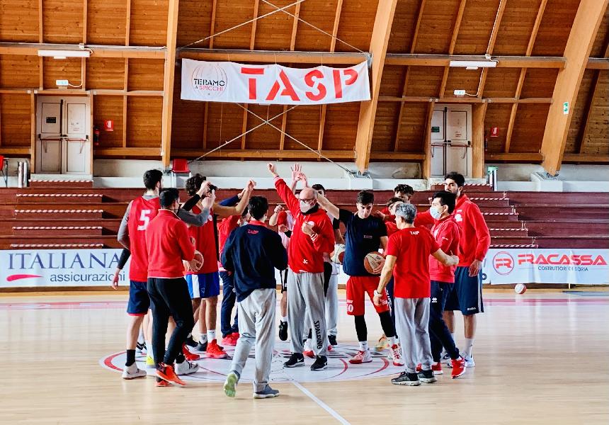 https://www.basketmarche.it/immagini_articoli/21-04-2021/tasp-teramo-sfida-guerriero-padova-coach-salvemini-sfida-importanza-incredibile-600.jpg