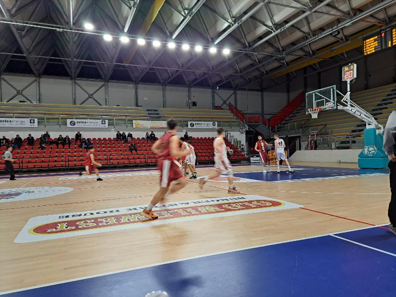 https://www.basketmarche.it/immagini_articoli/21-04-2023/playoff-basket-macerata-passa-osimo-conquista-semifinale-600.jpg
