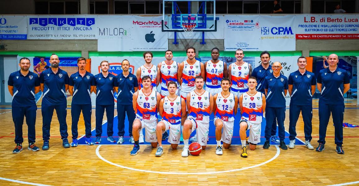 https://www.basketmarche.it/immagini_articoli/21-04-2024/attila-junior-porto-recanati-doma-finale-stella-azzurra-viterbo-600.jpg