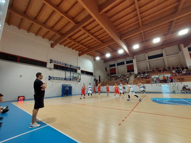 https://www.basketmarche.it/immagini_articoli/21-05-2022/playoff-montemarciano-batte-pallacanestro-urbania-conquista-finale-600.jpg