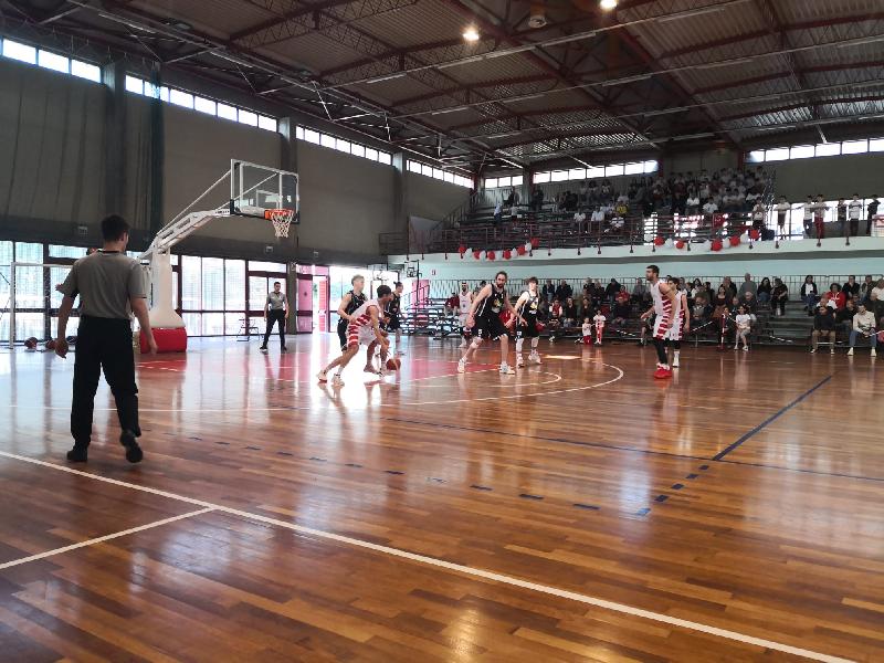 https://www.basketmarche.it/immagini_articoli/21-05-2023/playoff-basket-tolentino-batte-nettamente-falconara-basket-passa-turno-600.jpg