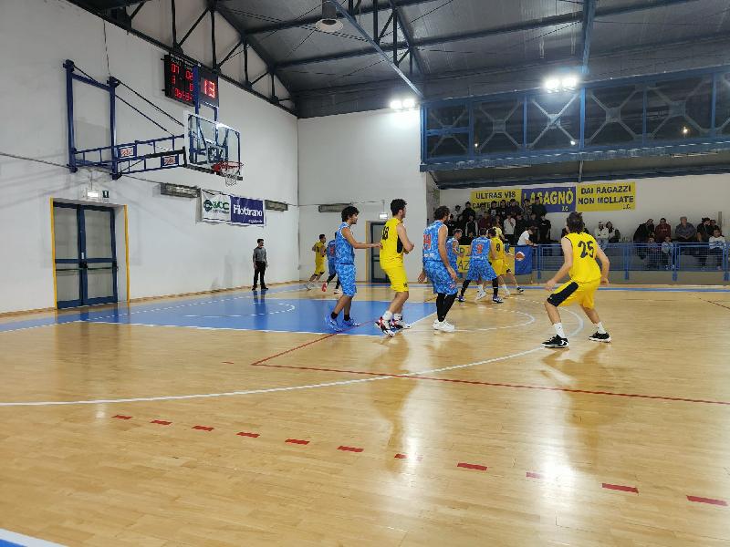 https://www.basketmarche.it/immagini_articoli/21-10-2022/senigallia-basket-2020-passa-campo-castelfidardo-sblocca-600.jpg