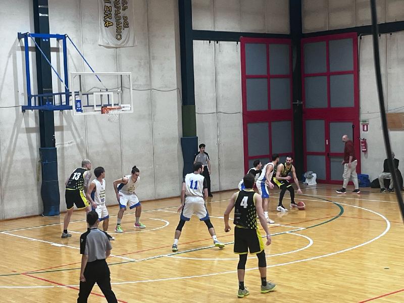https://www.basketmarche.it/immagini_articoli/22-02-2025/basket-terni-espugna-campo-pallacanestro-ellera-conquista-vittoria-fila-600.jpg
