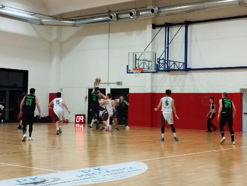 https://www.basketmarche.it/immagini_articoli/22-03-2025/marotta-basket-domina-sfida-campo-montecchio-sport-600.jpg