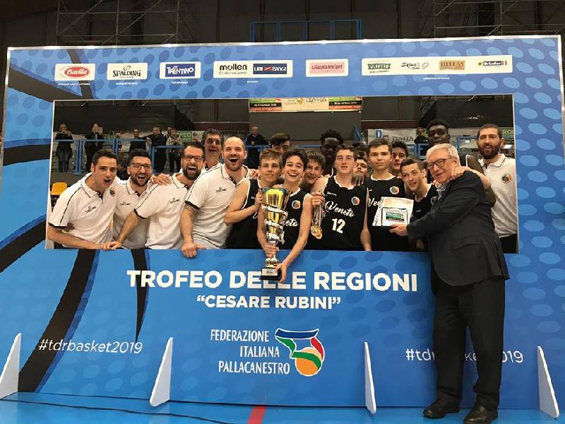 https://www.basketmarche.it/immagini_articoli/22-04-2019/trofeo-regioni-2019-veneto-vince-trofeo-maschila-emilia-romagna-quello-femminile-600.jpg