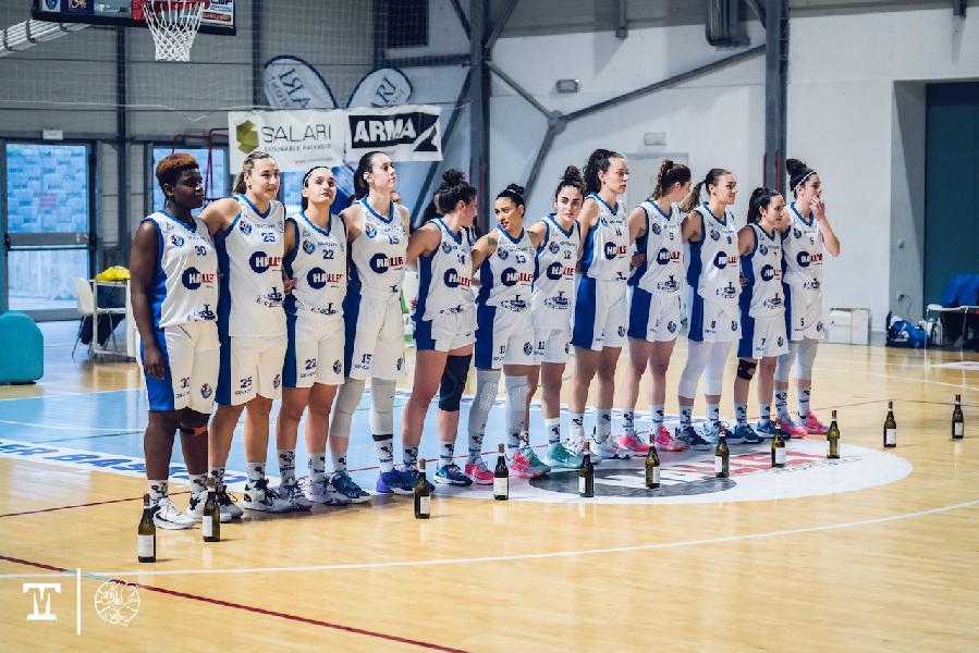 https://www.basketmarche.it/immagini_articoli/22-04-2023/playoff-thunder-matelica-impegnata-campo-minibasket-battipaglia-600.jpg