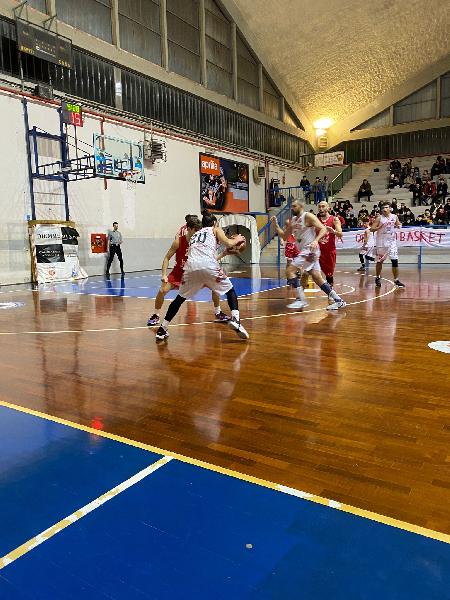 https://www.basketmarche.it/immagini_articoli/22-04-2023/playout-orvieto-basket-pareggia-serie-uisp-palazzetto-perugia-600.jpg