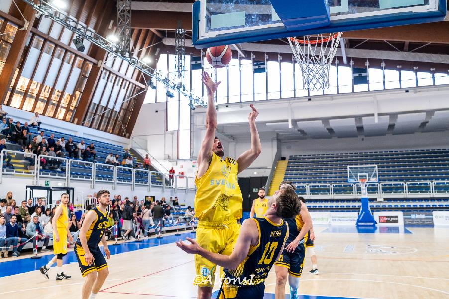 https://www.basketmarche.it/immagini_articoli/22-04-2024/playoff-pallacanestro-recanati-prende-sutor-montegranaro-600.jpg