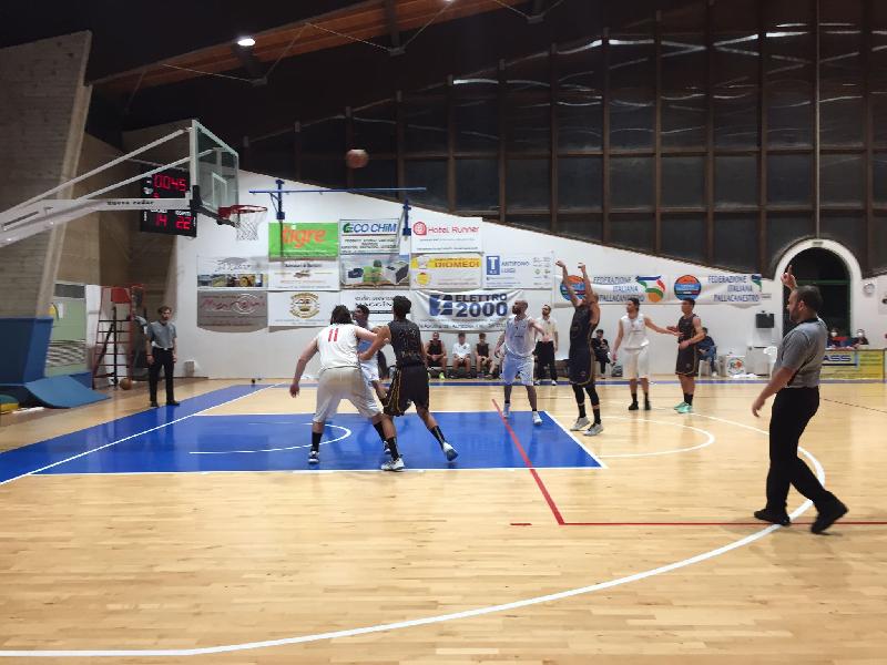 https://www.basketmarche.it/immagini_articoli/22-05-2022/playoff-pallacanestro-pedaso-supera-volata-robur-family-osimo-finale-600.jpg