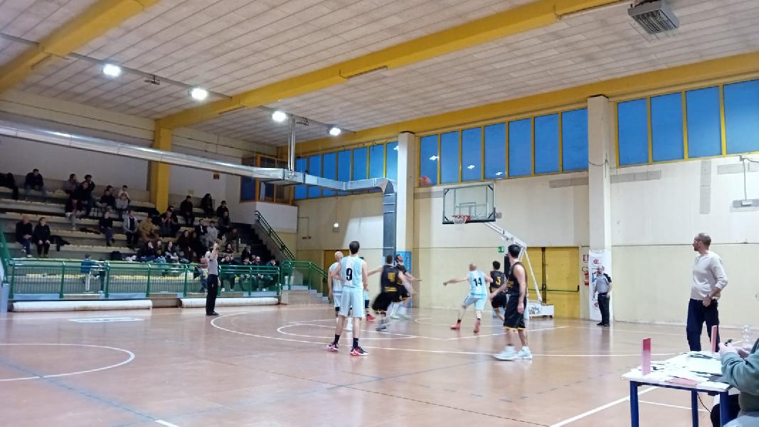 https://www.basketmarche.it/immagini_articoli/23-03-2025/montegiorgio-basket-batte-sangiorgese-2000-correre-600.jpg