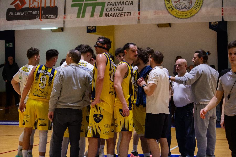 https://www.basketmarche.it/immagini_articoli/23-03-2025/sutor-montegranaro-mani-vuote-trasferta-campo-guelfo-basket-600.jpg