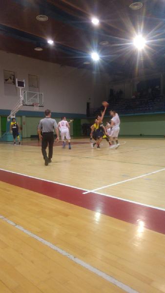 https://www.basketmarche.it/immagini_articoli/23-05-2019/regionale-playout-victoria-fermo-salva-condanna-retrocessione-porto-potenza-600.jpg