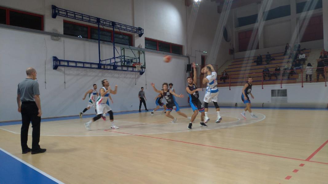 https://www.basketmarche.it/immagini_articoli/23-10-2021/montemarciano-supera-nettamente-basket-giovane-pesaro-resta-imbattuta-600.jpg