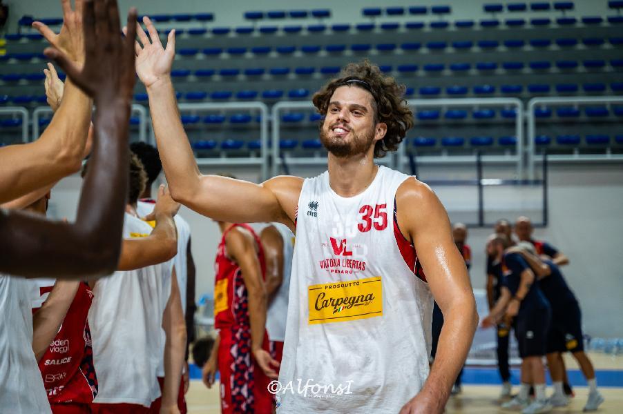 https://www.basketmarche.it/immagini_articoli/23-10-2023/pesaro-scafati-miglior-visto-serie-600.jpg
