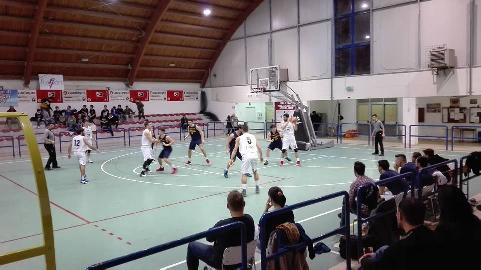 https://www.basketmarche.it/immagini_articoli/24-01-2018/d-regionale-recupero-la-pallacanestro-acqualagna-espugna-il-campo-del-basket-durante-urbania-270.jpg