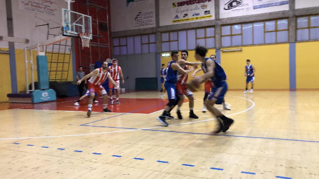 https://www.basketmarche.it/immagini_articoli/24-02-2020/super-fantino-guida-basket-durante-urbania-rimonta-boys-fabriano-600.jpg