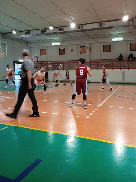 https://www.basketmarche.it/immagini_articoli/24-04-2022/cannara-basket-supera-nettamente-fara-sabina-600.jpg