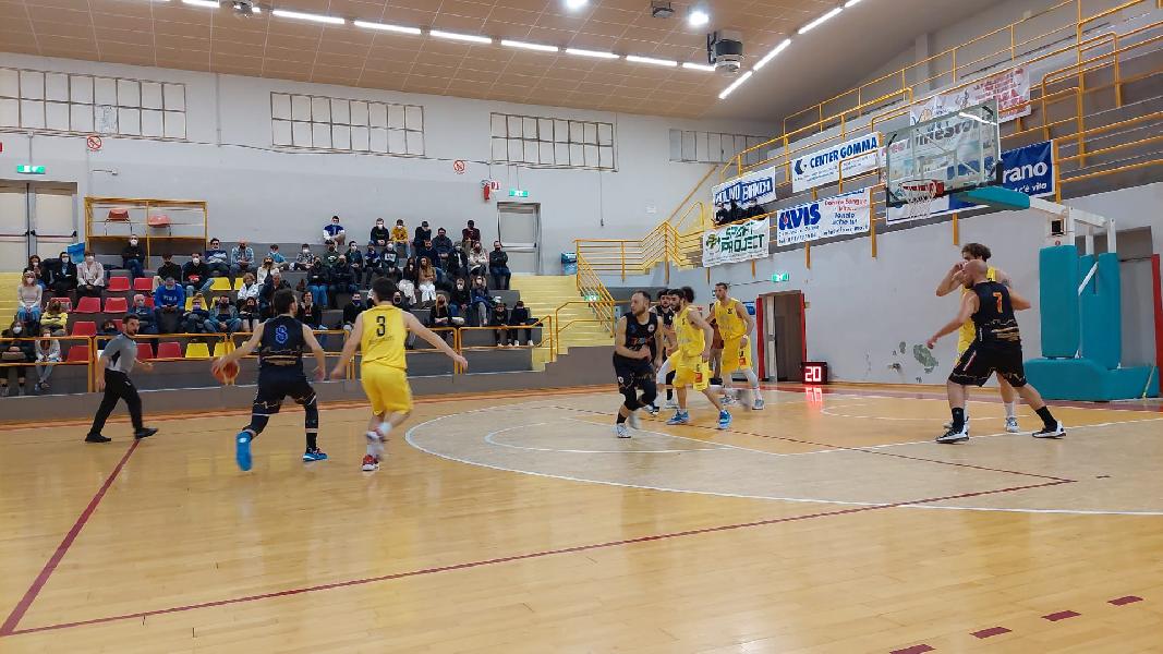 https://www.basketmarche.it/immagini_articoli/24-04-2022/montemarciano-passa-campo-pallacanestro-recanati-chiude-posto-600.jpg
