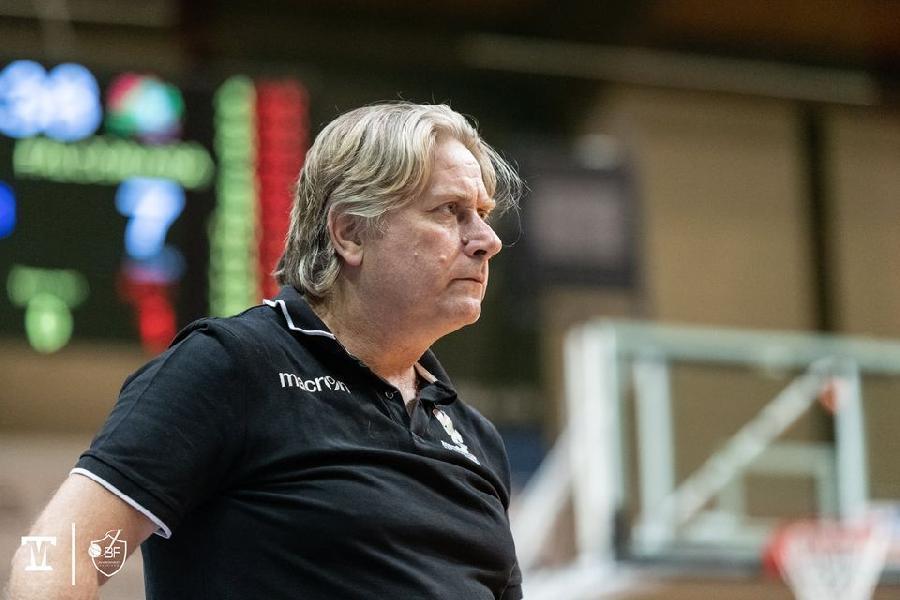 https://www.basketmarche.it/immagini_articoli/24-05-2023/falconara-basket-coach-reggiani-sprecate-tante-occasioni-conquistare-fattore-campo-playoff-600.jpg