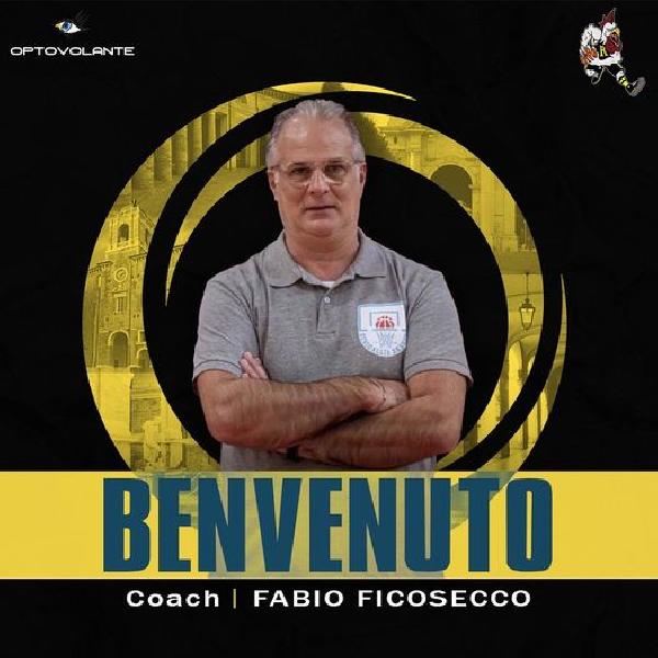 https://www.basketmarche.it/immagini_articoli/24-06-2023/ufficiale-fabio-ficosecco-allenatore-senigallia-roosters-600.jpg