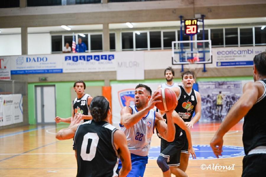 https://www.basketmarche.it/immagini_articoli/24-09-2022/netta-vittoria-attila-junior-porto-recanati-falconara-basket-600.jpg